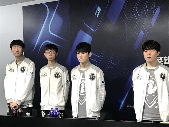 观察对手并 观察对手并